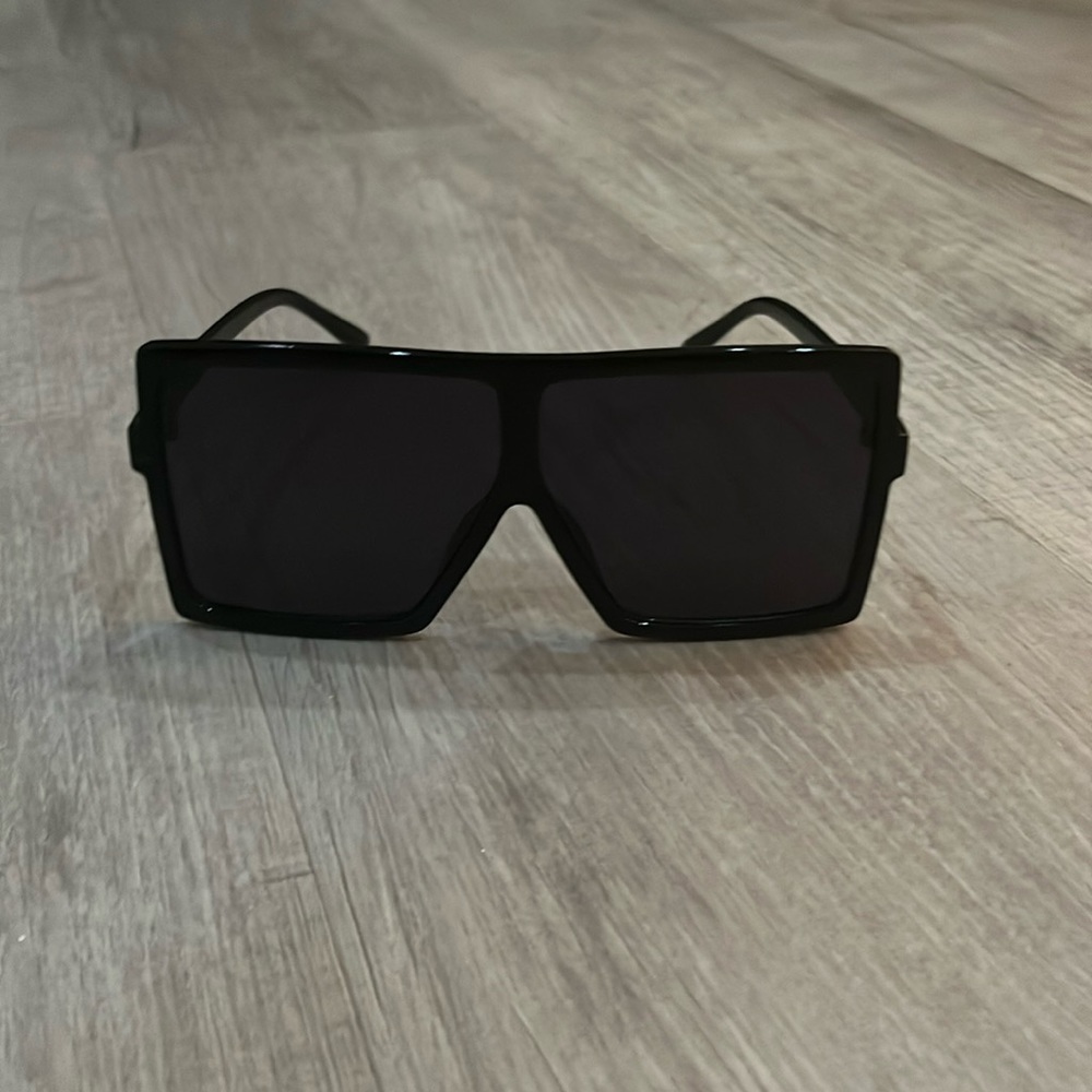 🖤oversized sunglasses🖤